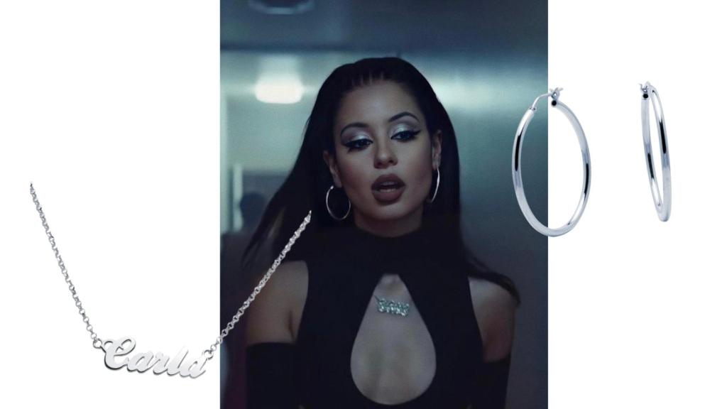 Maddy es fan de los pendientes de aro.