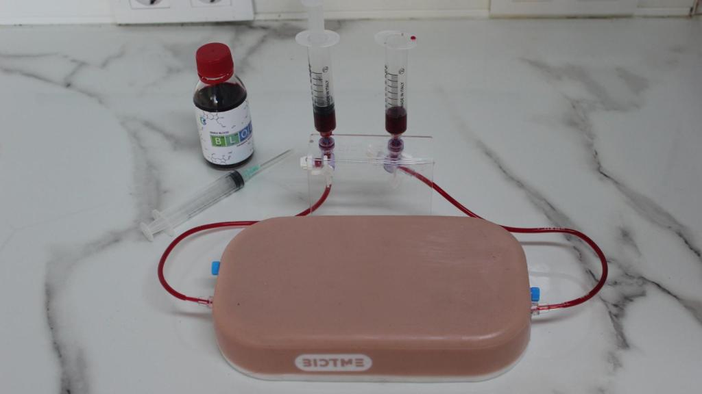 Simulador de Biotme para toma de vías centrales y periféricas.