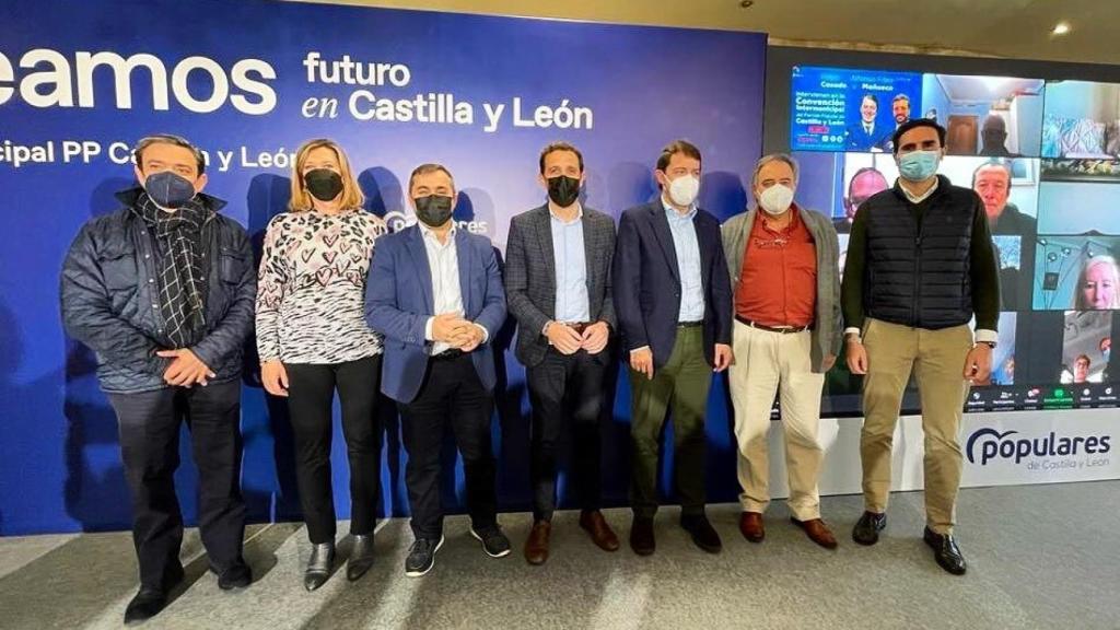 Representantes del PP de Valladolid con Mañueco