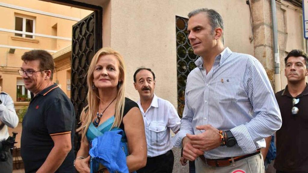 María Luisa Calvo Enríquez, junto a Javier Ortega Smith