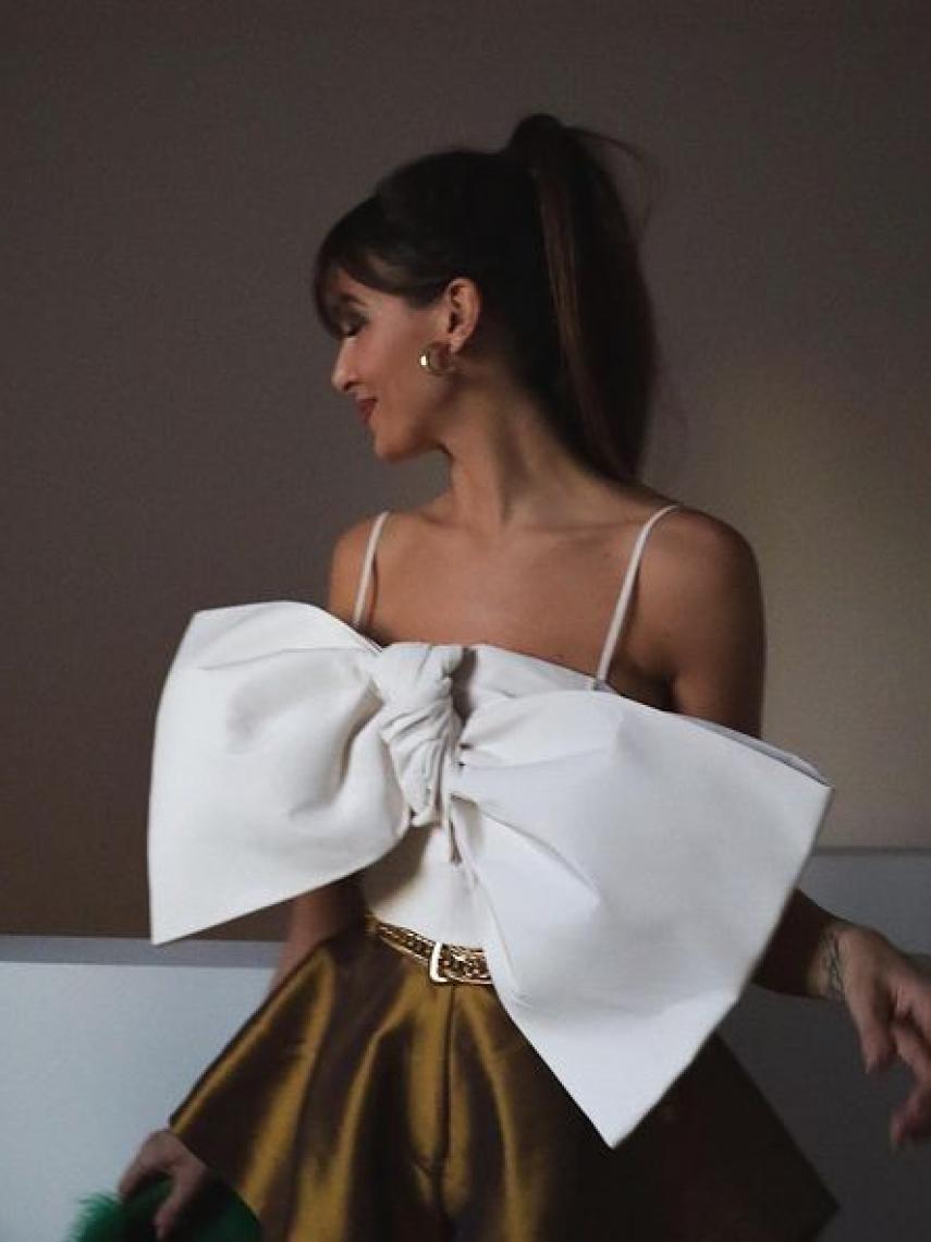 Rocío Osorno lo combina con pantalones cortos de acabado metalizado.