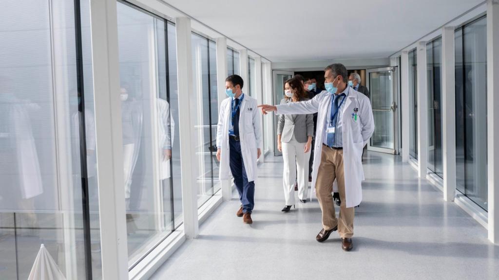 Isabel Díaz Ayuso visita el hospital de pandemias Isabel Zendal