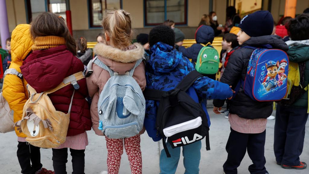 Vuelta al cole en el CEIP Padre Poveda en Madrid, este lunes.