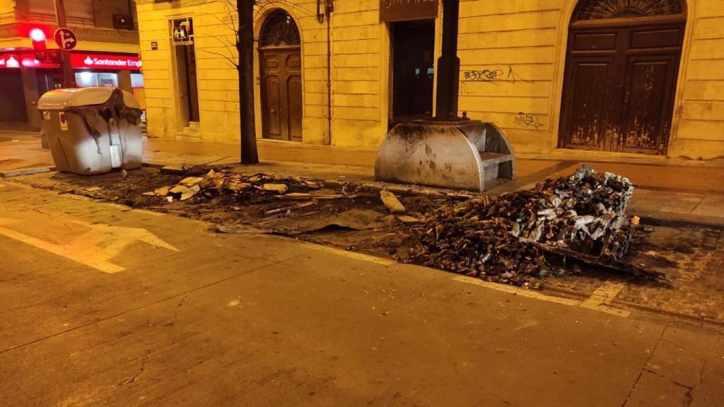 Alcoy pide a sus vecinos ayuda para detener a los autores de la quema masiva de contenedores