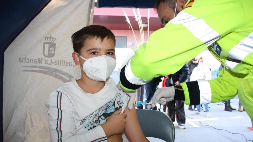 Vacunación infantil. Foto: JCCM