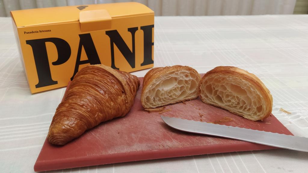 Vista exterior e interior de los croissants de Panem, declarados los mejores de España.