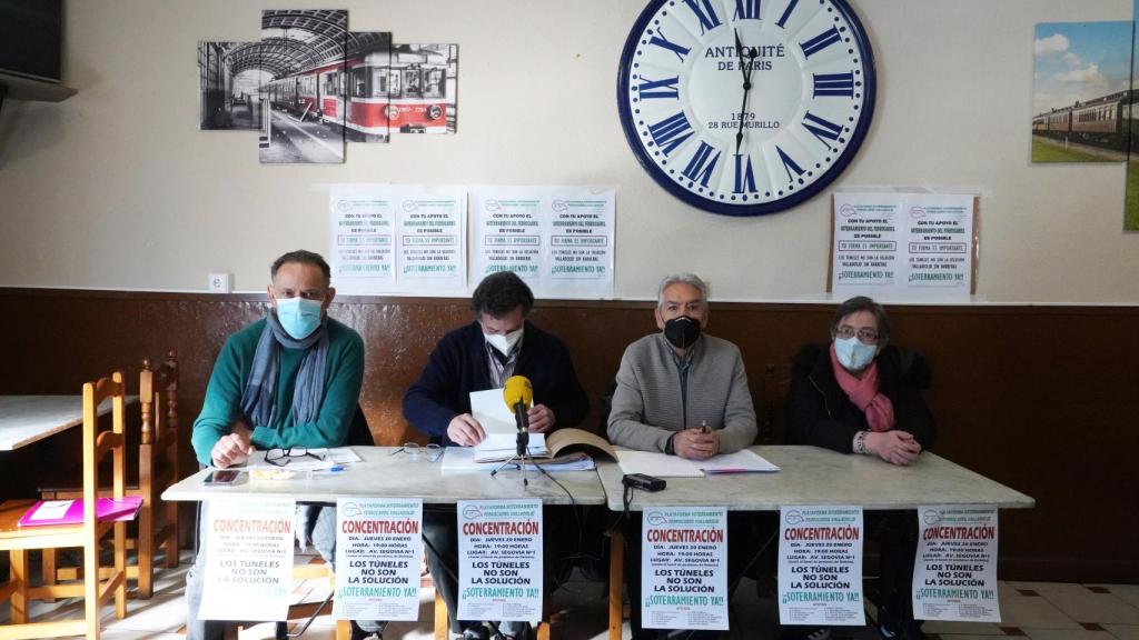 Miembros de la plataforma ofrecieron una rueda de prensa para informar de la próxima concentración