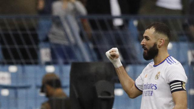 Karim Benzema celebra su gol al FC Barcelona en la Supercopa