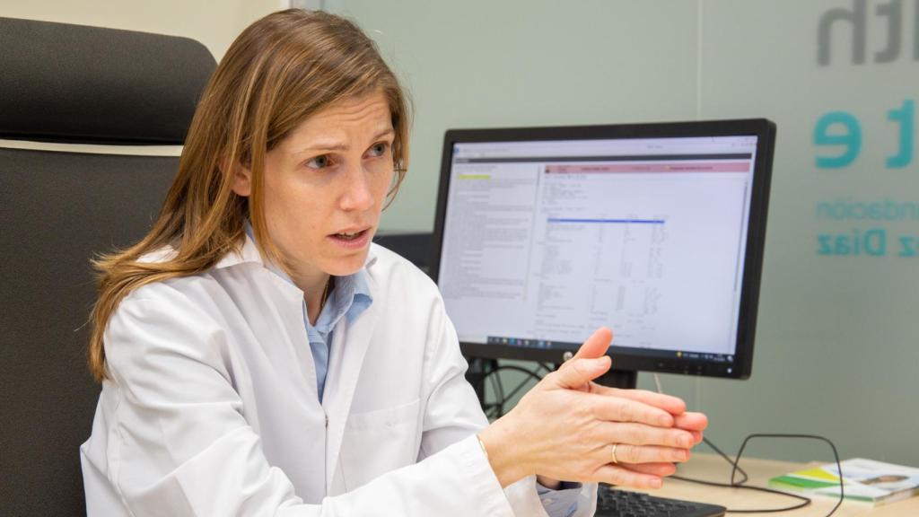 La doctora Caramés en su consulta del Hospital Universitario Fundación Jiménez Díaz.