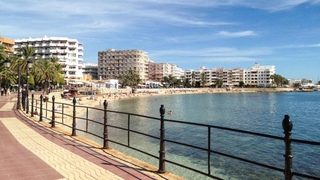 Playa en Santa Eulalia del Río.