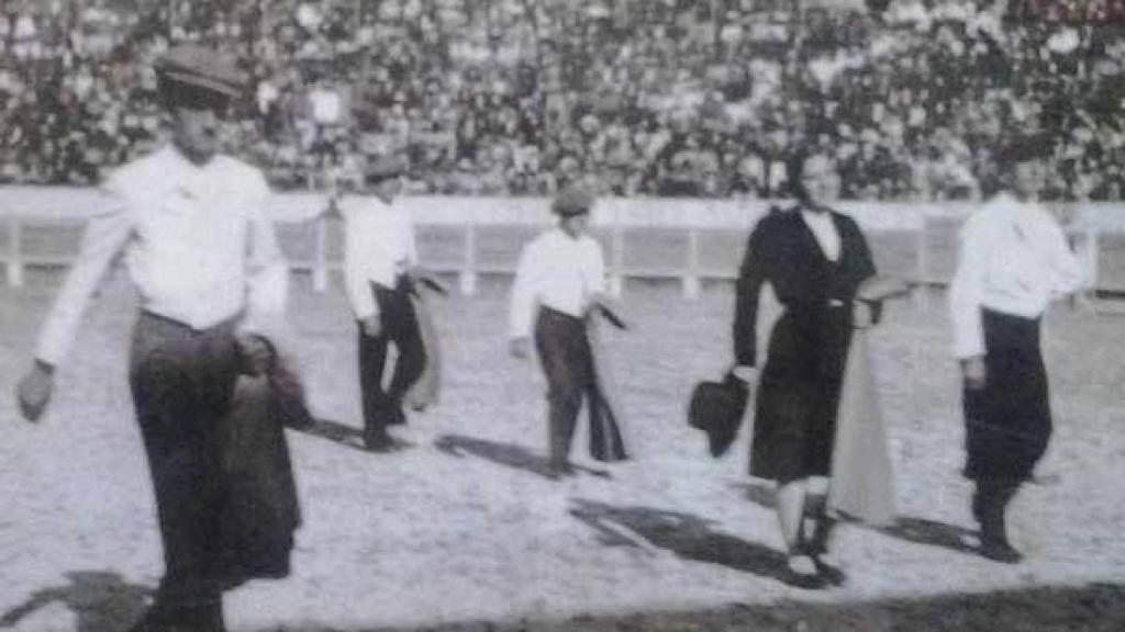 Primer paseíllo de Manolete el 16 de abril de 1933, en Cabra.