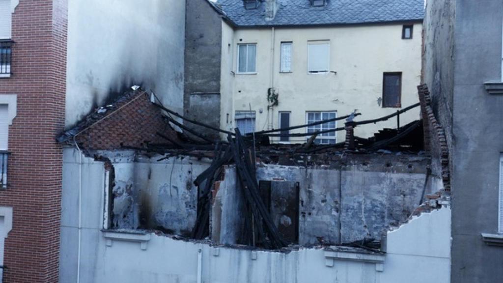 Escombros tras la explosión del edificio en Ponferrada / César Sánchez ICAL