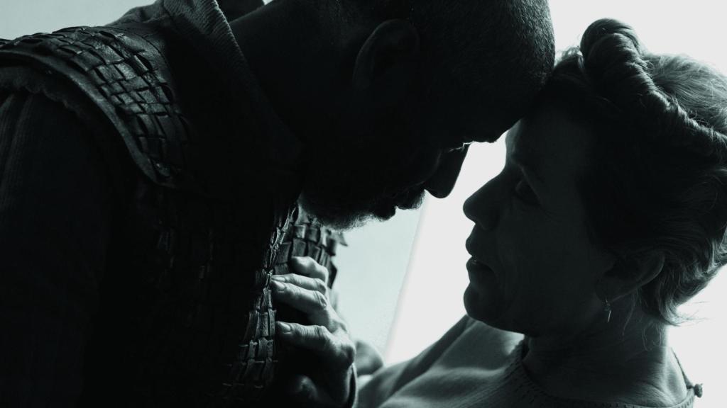 Denzel Washington y Frances McDormand en una escena de 'Macbeth', de Joel Coen