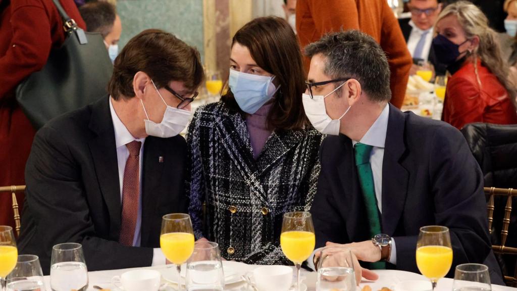 Salvador Illa, junto a la ministra de Justicia, Pilar Llop, y el de Presidencia, Félix Bolaños.