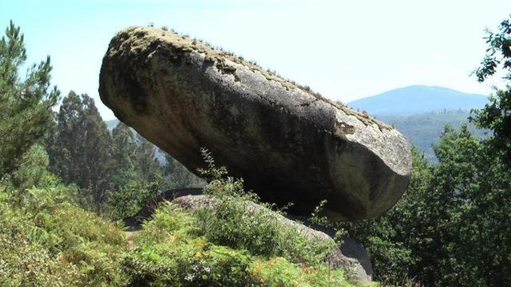 Uno de los penedos de A Picaraña. Imagen: Turismo de Ponteareas