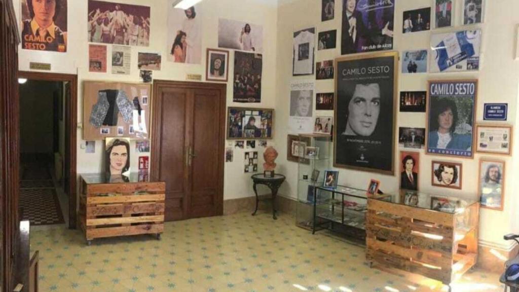 En el Apolo de Alcoy reúnen unos quinientos objetos relacionados con el artista.