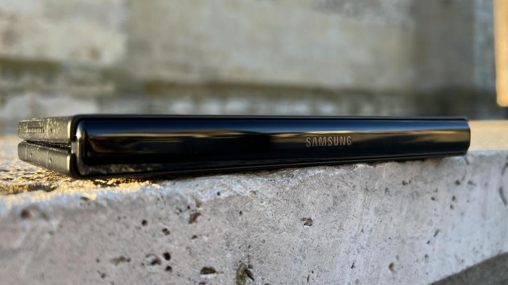 Logo de Samsung en el Galaxy Fold 3