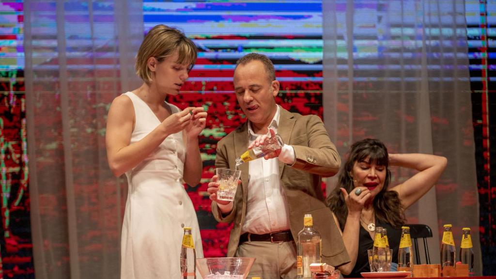 Vicky Luengo, Javier Gutiérrez y Mónica Regueiro en un momento de 'Principiantes'. Foto: Pablo Llorca