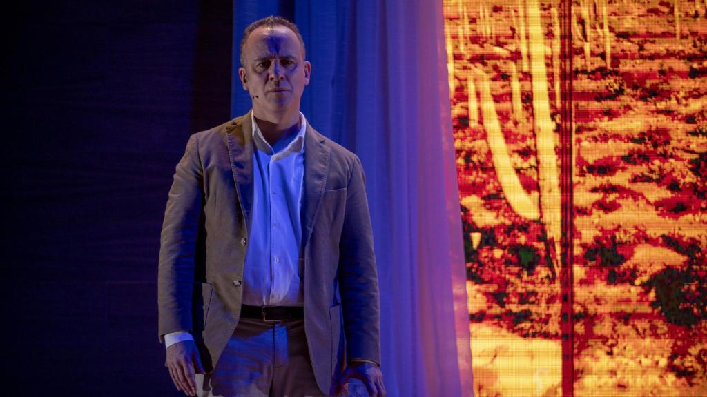 Javier Gutiérrez en uno de los monólogos de la obra. Foto: Pablo Llorente