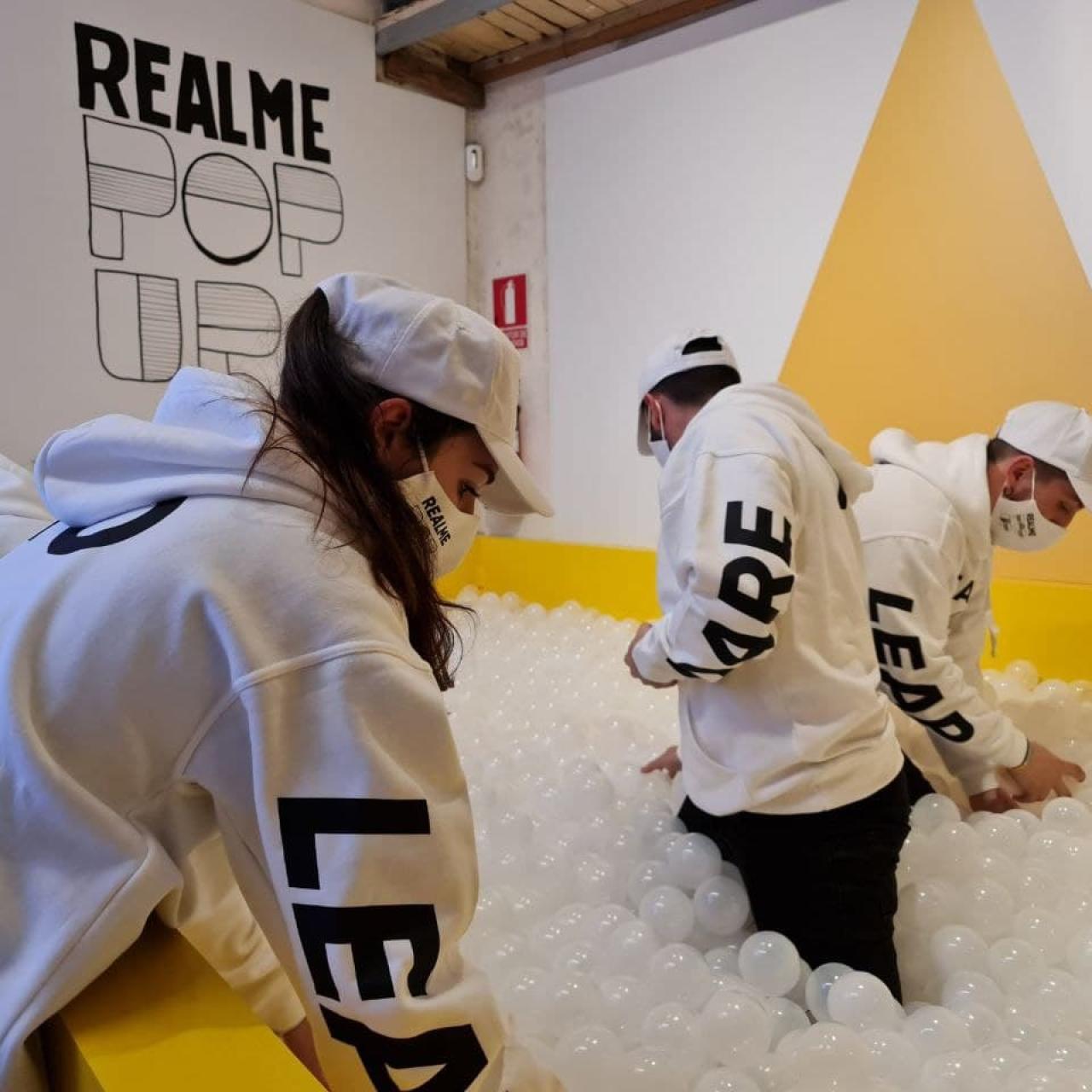 Piscina de bolas en realme Pop Up store