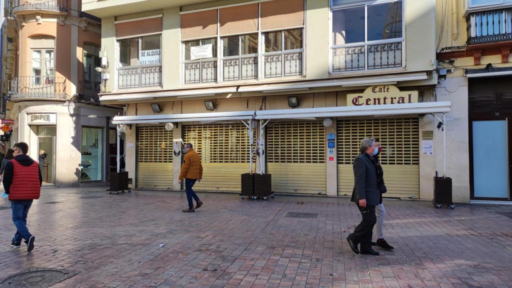 El azulejo debería instalarse en la fachada del edificio que durante un siglo arropó el Central.