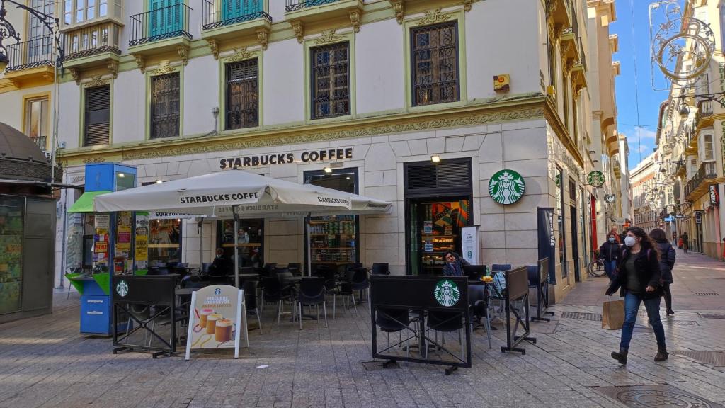 Los cafés de Starbucks sólo entran bien por el ojo.