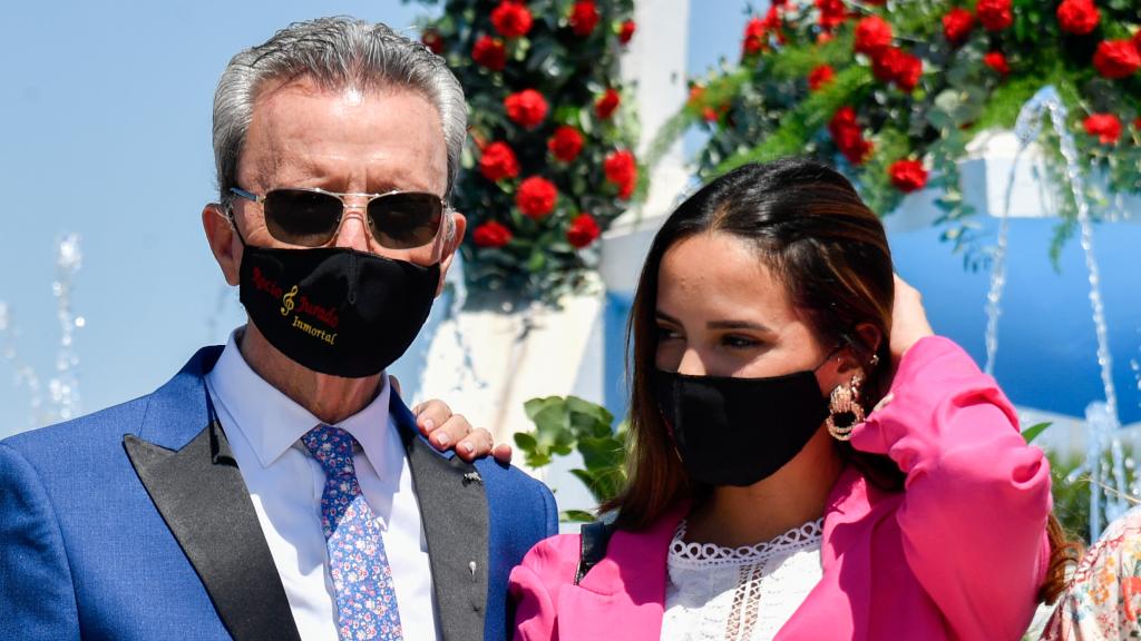 Ortega Cano junto a su hija en el aniversario de la muerte de Rocío Jurado, en mayo de 2021.