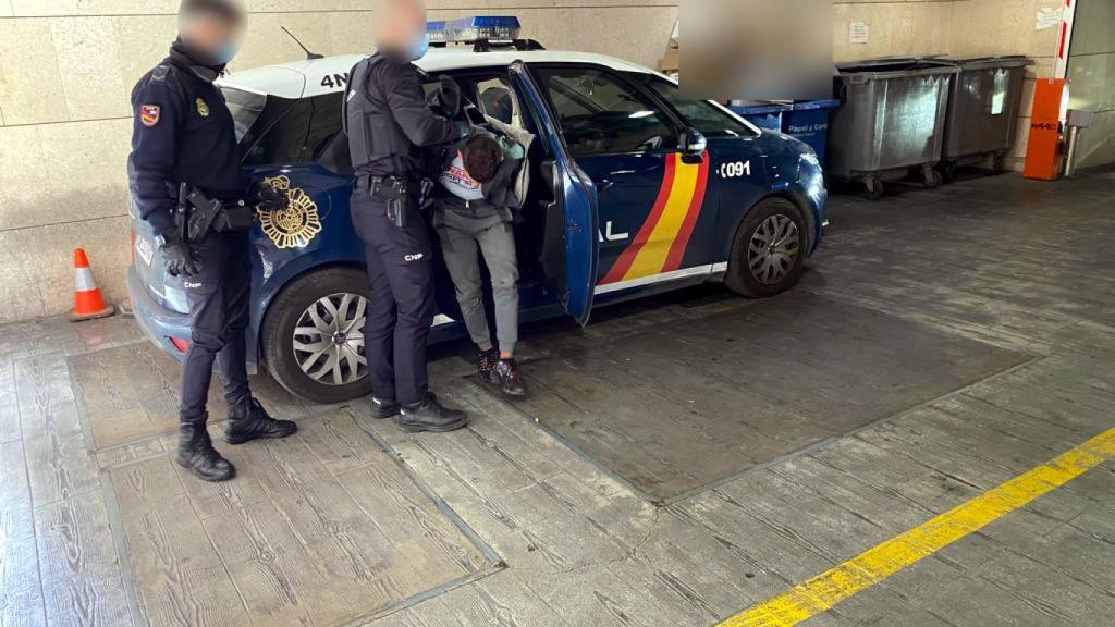 El detenido, en dependencias policiales.