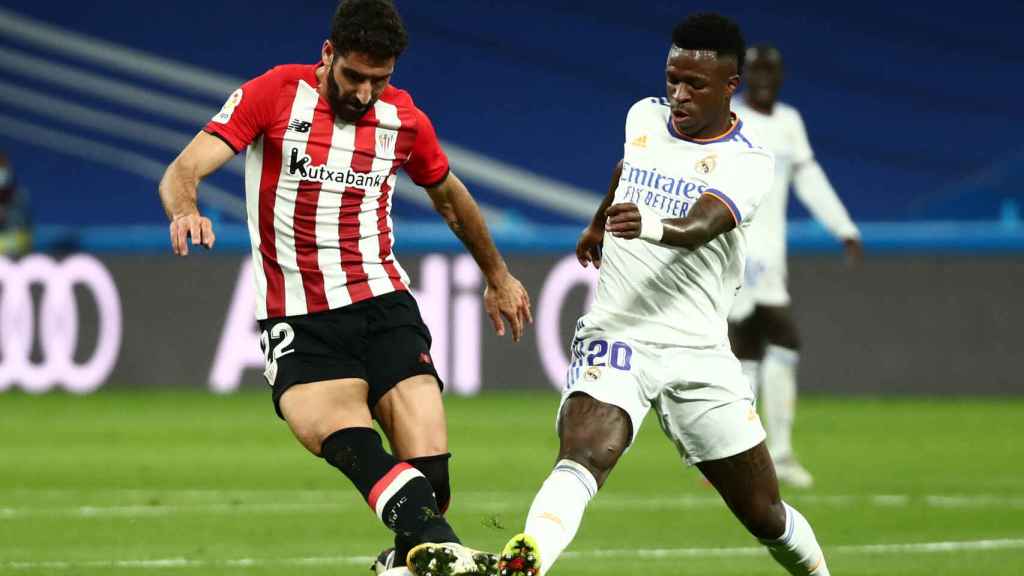 Vinicius Jr. y Raúl García en el último encuentro entre Real Madrid y Athletic Club. Foto: El Español