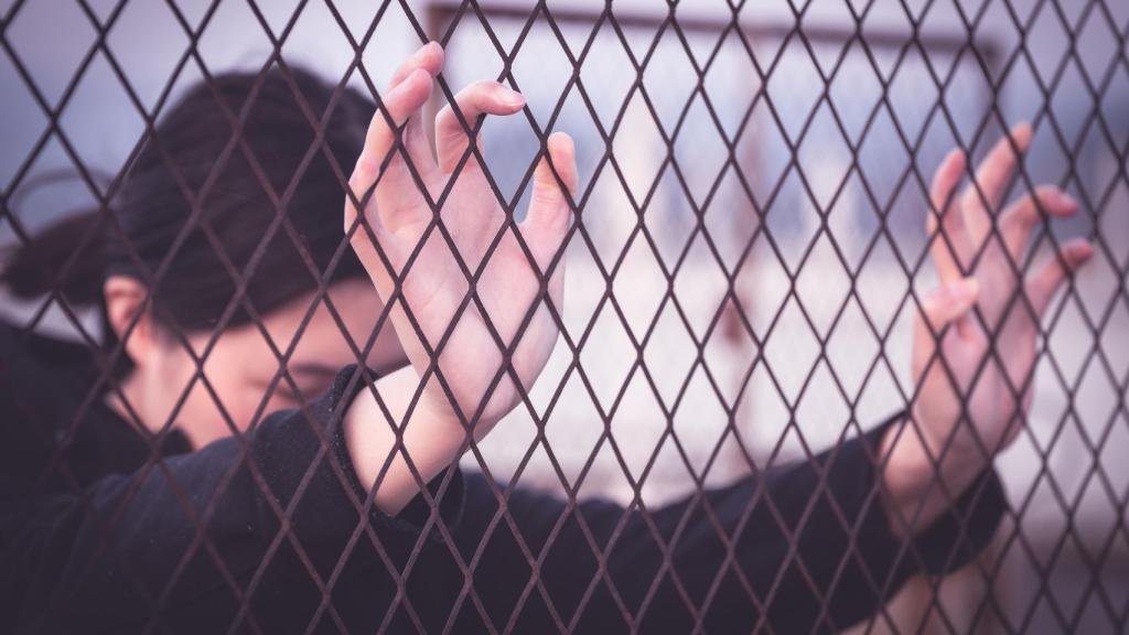 Una mujer en prisión.