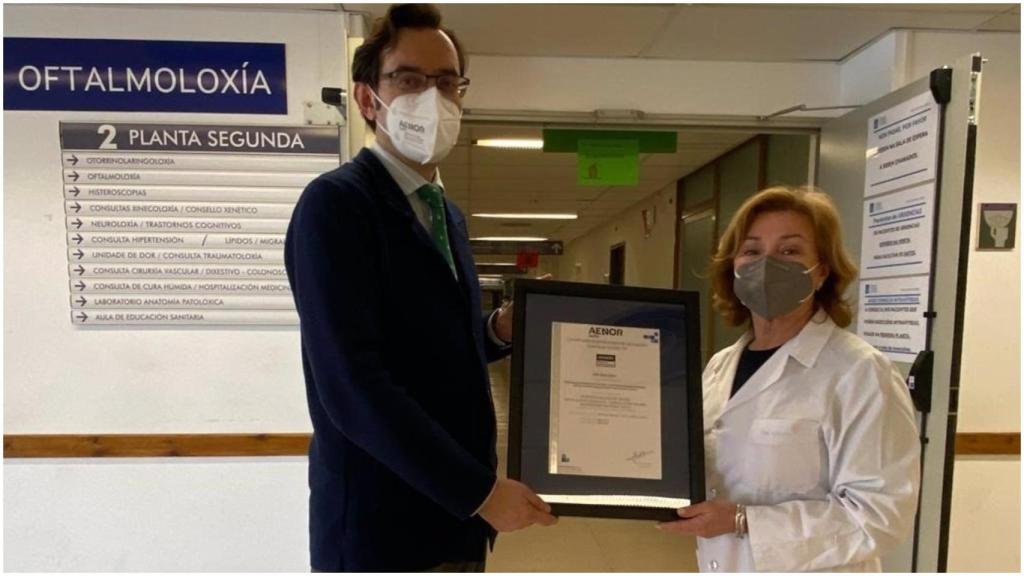 Entrega de la acreditación por parte de Aenor.