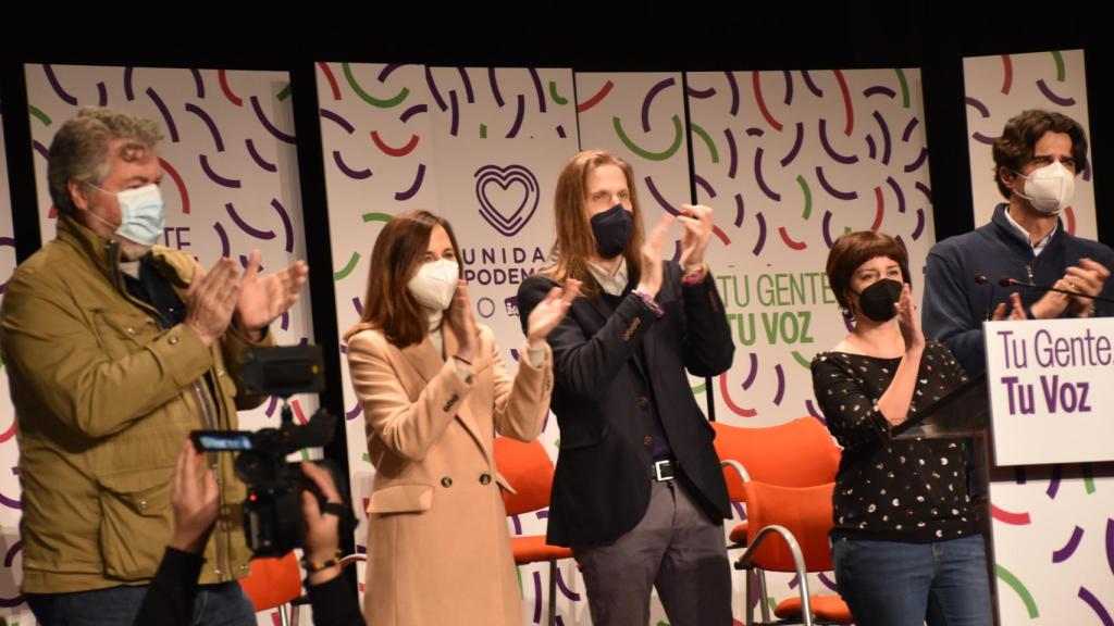 Pablo Fernández junto a la candidata Ione Belarra