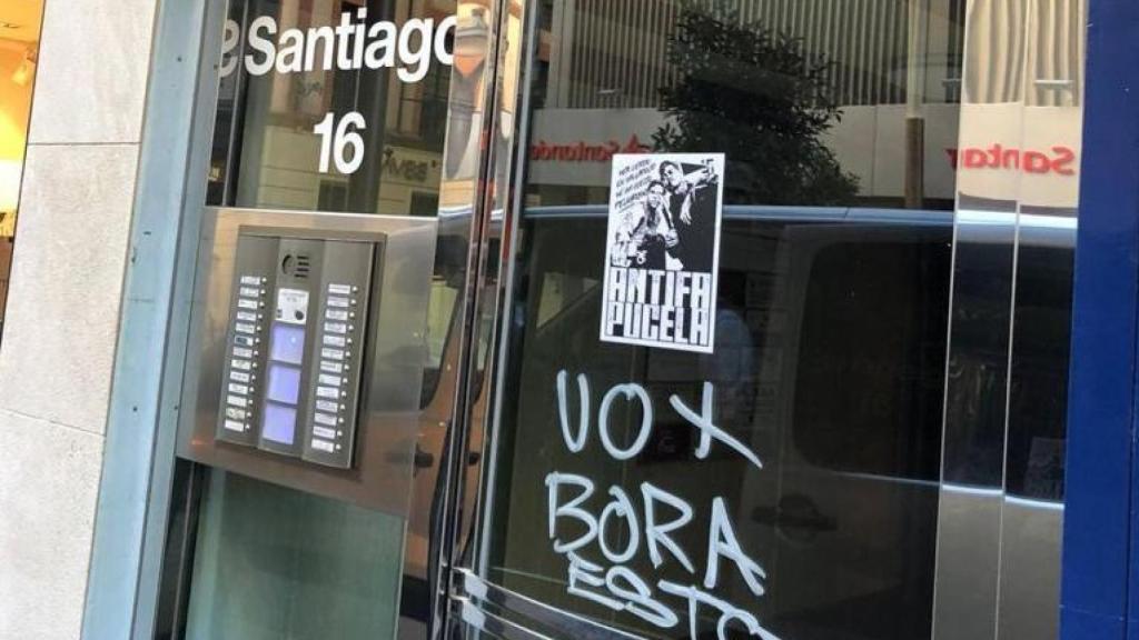 Pintadas en las oficinas centrales de VOX