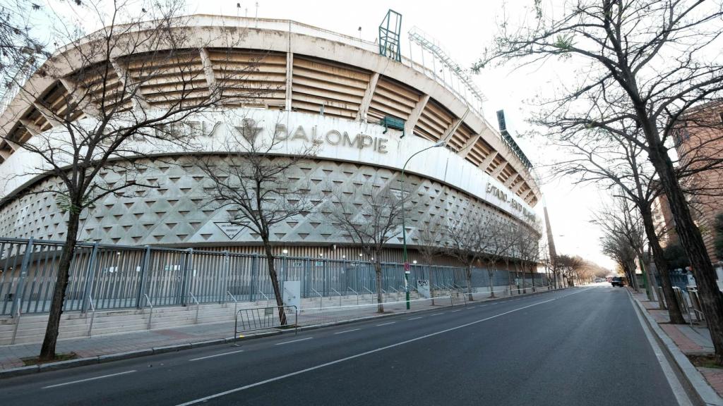 Imagen del Estadio Benito Villamarín durante el encuentro a puerta cerrada.
