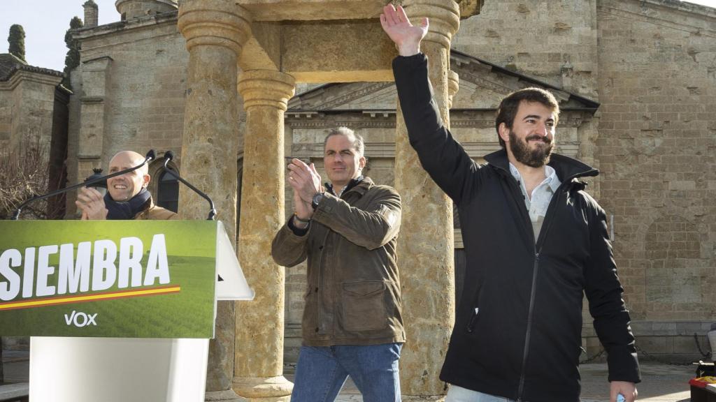 Javier Ortega-Smith participa en el acto de Ciudad Rodrigo junto a Juan García-Gallardo