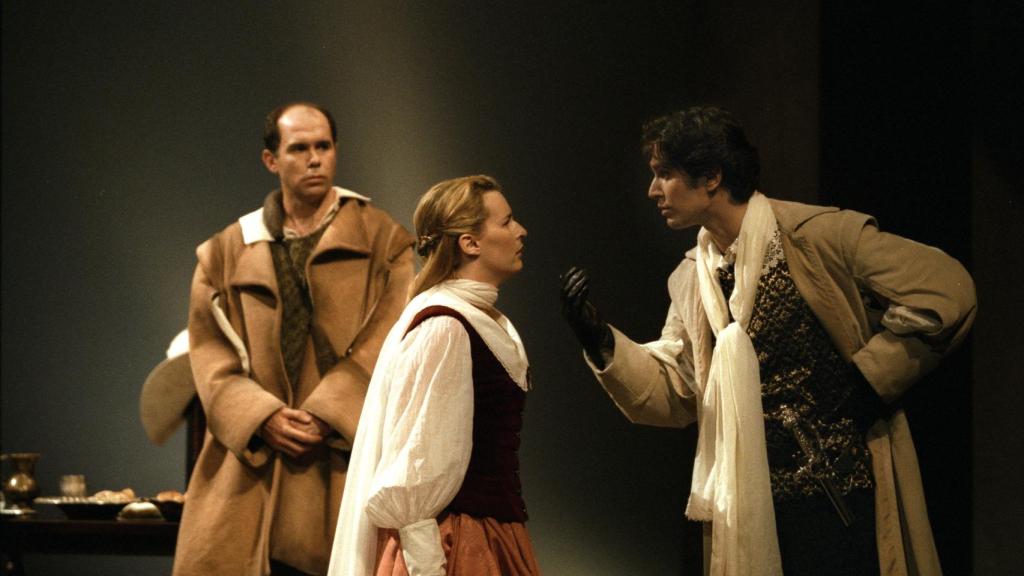 Joaquín Notario, Natalia Menéndez y Cristóbal Suárez en 'Dom Juan o el festín de piedra' de Jean-Pierre Miquel. Foto: Ros Ribas