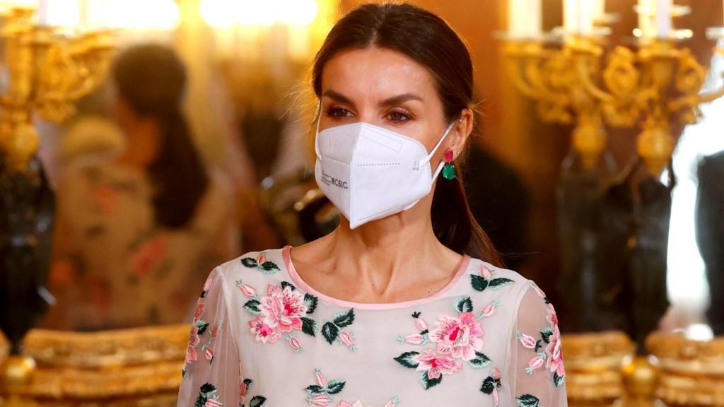 La reina Letizia con vestido de gala de la reina Sofía.