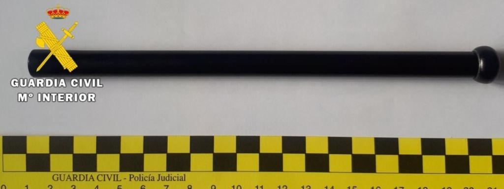 Porra extensible requisida durante el incidente