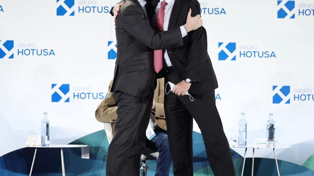 El presidente del PP, Pablo Casado, y el presidente de la CEOE, Antonio Garamendi.