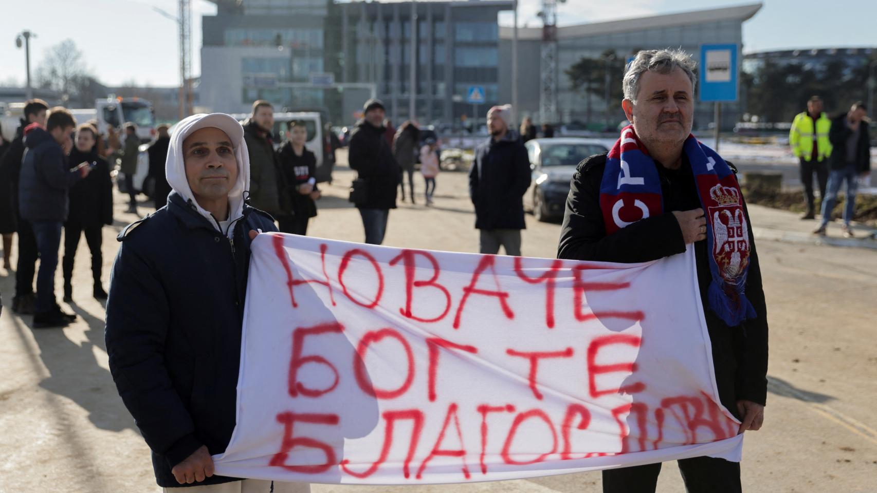 Mensajes de apoyo para Novak Djokovic tras regresar de Australia.