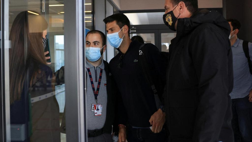 Novak Djokovic llega a Belgrado tras ser expulsado de Australia.