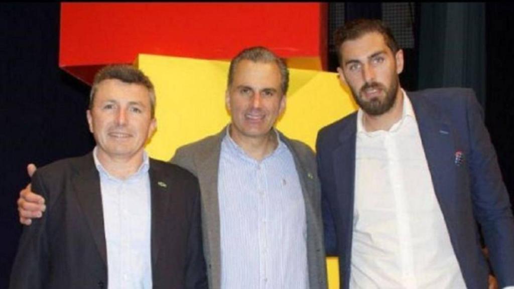 El diputado en Murcia, Pascual Salvador, el secretario general de Vox, Javier Ortega Smith, y el hasta ahora presidente de Vox en la Región, José Ángel Antelo.