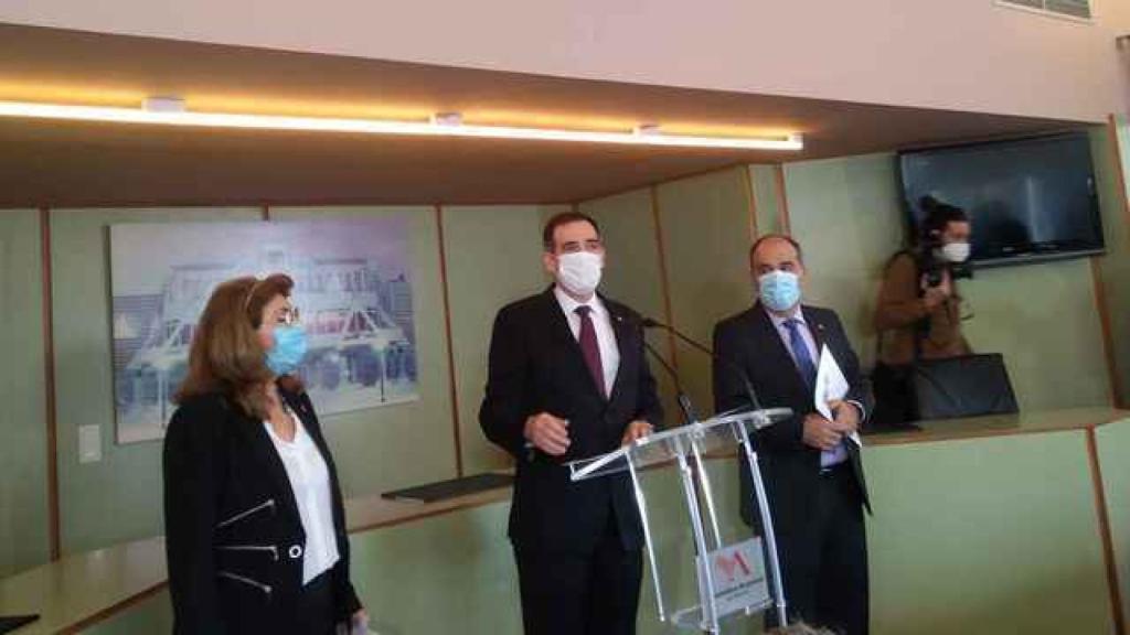 Los diputados que fueron expulsados de Vox, Mabel Campuzano, Juan José Liarte y Francisco Carrera.