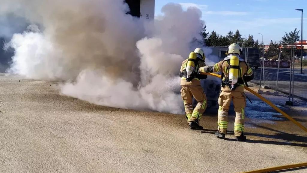 Incendio de un vehículo en Toledo. Foto: Bomberos Ayto. Toledo