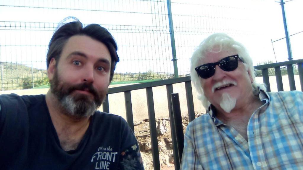 Daniel  y Juan Jiménez, hijo y padre, en Génave, el pueblo del segundo.