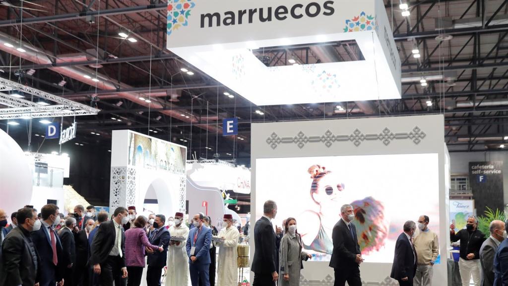 Los Reyes en el stand de Marruecos en Fitur. Efe