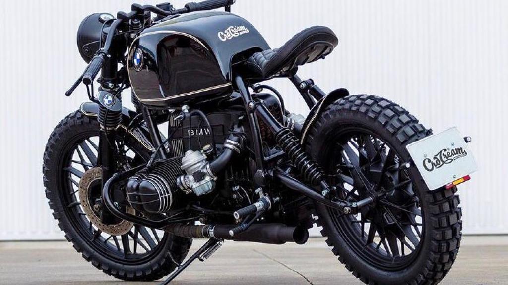 La moto de Santiago Abascal, la CRD#113, con una característica bandera de España en la matrícula.