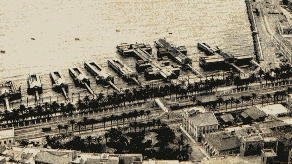 Alicante,  los balnearios y el Paseo de Gómiz.