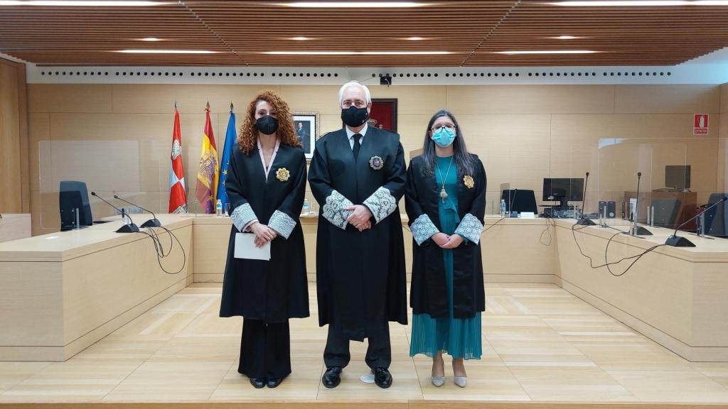 ICAL. Mercedes Parra, responsable del Juzgado de Primera Instancia e Instrucción de Piedrahíta (Ávila), y Patricia de Blas, quien sirve en el Juzgado de Primera Instancia e Instrucción de Medina de Rioseco (Valladolid), han tomado posesión como magistradas del CGPJ. En la imagen junto al presidente del TSJCyL, José Luis Concepción