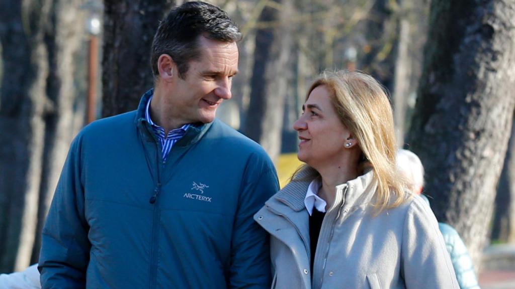 Iñaki Urdangarin y la infanta Cristina durante un paseo por Vitoria.